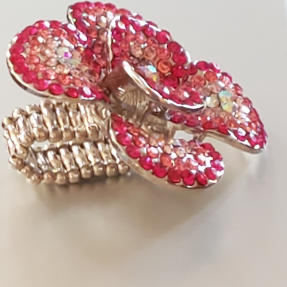 2/$10 Oversized Flower Stretch Ring - Picture 6 of 8